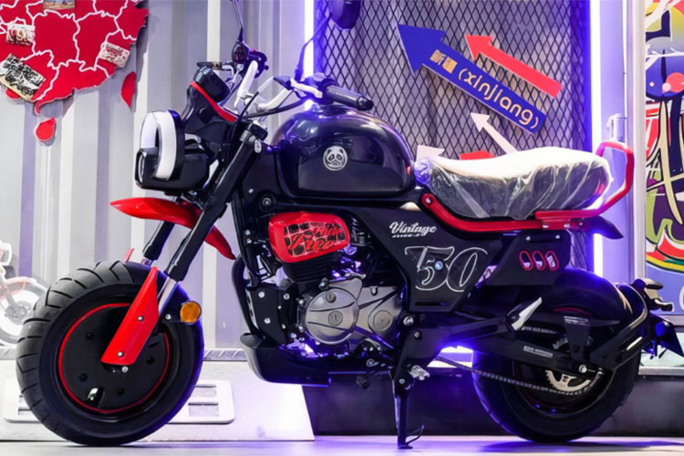 Mức giá xe côn tay Zongshen Little Bear bán ra cho 2 phiên bản lần lượt là 10.288 nhân dân tệ (khoảng 35,9 triệu đồng) cho Dundun và 10.588 nhân dân tệ (khoảng 37 triệu đồng) cho Bubble.