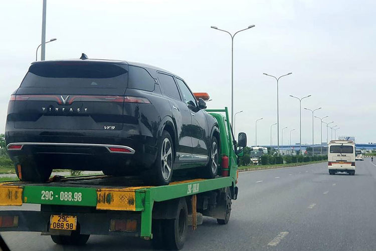VinFast VF9 sap ve den dai ly, khach Viet co xe cuoi nam nay