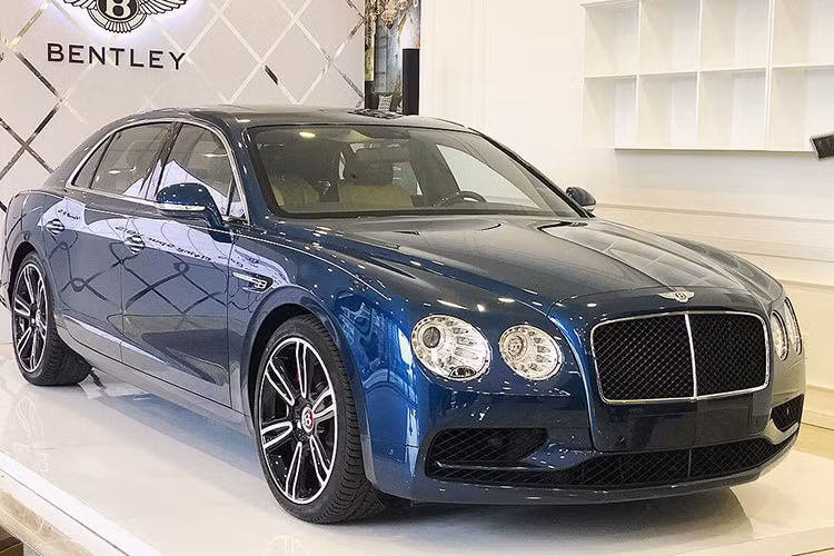 Được biết, chiếc xe siêu sang Bentley Flying Spur V8 S mới ra mắt Việt Nam vẫn chưa có chủ nhân, hãng Bentley cũng đưa ra mức giá bán ưu đãi 16,868 tỷ đồng cho ai có ý định rước mẫu xe này về garage từ đây cho đến hết năm 2018. Sang năm 2019, hãng sẽ ấn định mức giá bán khác
