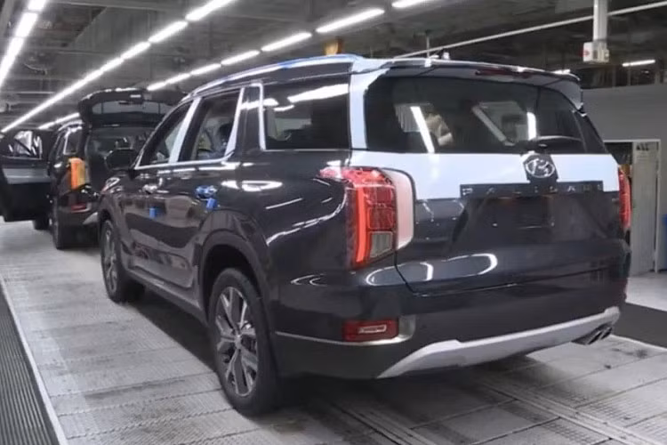 Do đó, không có gì ngạc nhiên khi hãng Hyundai hiện đang gặp khó khăn trong việc đáp ứng nhu cầu của khách hàng Mỹ dành cho mẫu SUV cỡ lớn này. Vì vậy, việc tăng sản lượng sản xuất Hyundai Palisade 2022 mới là điều tất yếu.