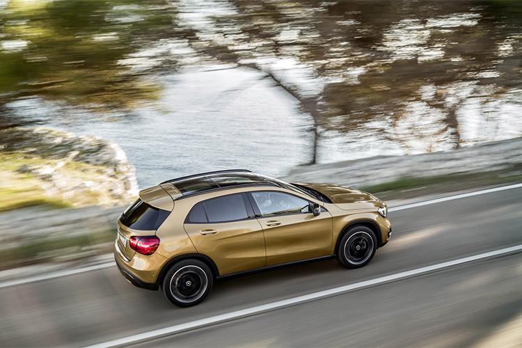 Không có thêm thông tin gì về thông số vận hành của mẫu xe này, ngoài tốc độ tối đa chiếc xe có thể đạt tới là 102 km/h. Đáng nói, hãng xe Trung Quốc cũng "vay mượn" khá chọn lọc. Bên cạnh việc điều chỉnh thiết kế phần nóc cao hơn GLA 100 mm (điểm yếu của GLA) giúp phần cốp xe rộng rãi hơn, K-One cũng không vay mượn từ GLA nữa, mà lấy thiết kế từ mẫu Mercedes-Benz GLC-Class