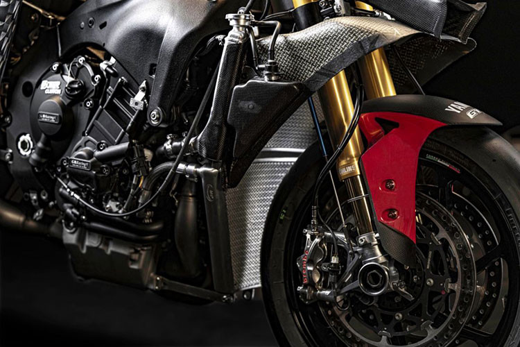 Hệ thống điện tử GPES trên xe được phát triển dữ liệu bởi YMRE tại giải đua WorldSBK và FIM Endurance World Championship. Công nghệ này giúp xe kiểm soát khởi động, quản lý phanh động cơ, tùy chỉnh bơm nhiên liệu và kiểm soát bám đường.