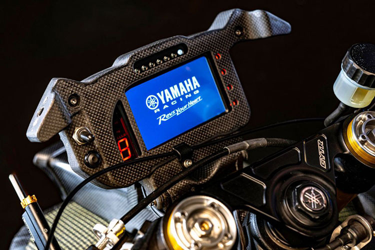 Yamaha YZF-R1 GYTR Pro được phát triển bởi YMRE - đơn vị từng phát triển dòng xe đua YZF-R1 WorldSBK vô địch giải đua xe thế giới WSBK vào năm 2021. Phiên bản này chế tác thủ công và sở hữu những trang bị vốn chỉ dành cho xe đua.