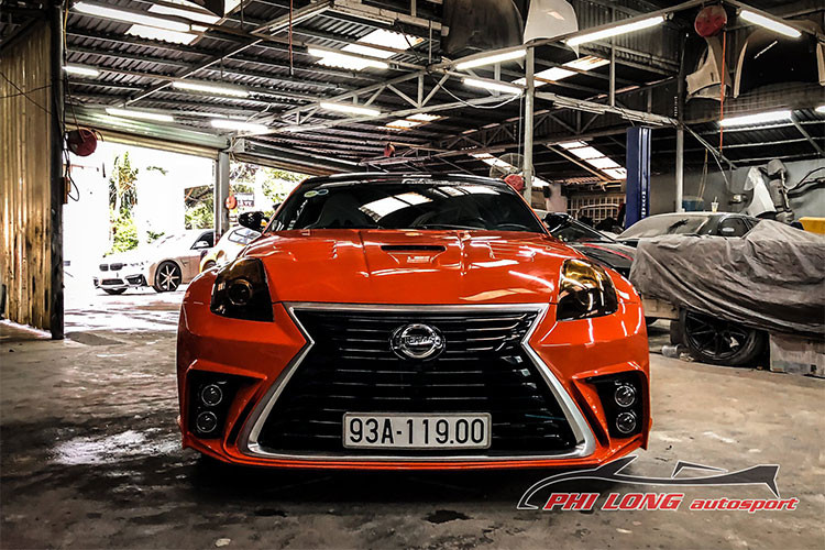 Để từ một chiếc Nissan 350Z độ Lexus, một số chi tiết của mẫu xe thể thao này đã được xưởng độ thay đổi theo phong cách Lexus, nổi bật và dễ thấy nhất chính là cụm lưới tản nhiệt hình con suốt đặc trưng trên xe Lexus, tiếp theo là cụm cản sau có hơi hướng của chiếc LC 2 cửa.