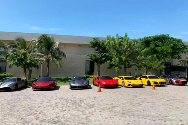 Trong số những chiếc siêu xe tại Vũng Tàu bao gồm 2 chiếc McLaren 720S, Audi R8, Audi R8 V10 Plus, Lamborghini Aventador LP700-4 độ Liberty Walk, Lamborghini Aventador S LP740-4, 3 chiếc siêu xe Ferrari 488 GTB, 2 chiếc Rolls-Royce Ghost, Bentley Mulsanne EWB, xe siêu sang Mercedes-Maybach S-Class...