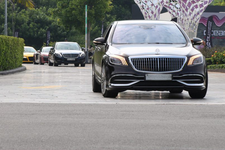 Hiện tại, đoàn siêu xe trăm tỷ đồng của giới nhà giàu Sài Gòn đã kéo nhau về lại TP HCM để dưỡng sức trước khi tụ tập vào tối mai, ngày 28/7/2019 để tham dự đám cưới của tay chơi siêu xe Cường Đô la tại một trung tâm hội nghị sang trọng ở quận 1.