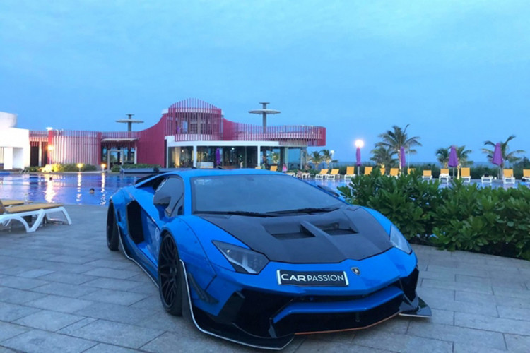 Lamborghini Aventador LP700-4 độ Liberty Walk của đại gia Vũng Tàu. 