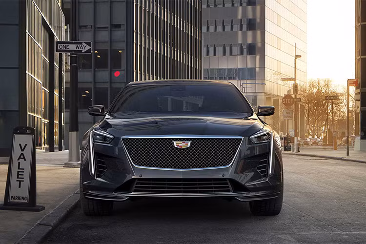Với việc sẽ ra mắt thị trường vào năm sau 2019, Cadillac CT6 phiên bản V-Sport sẽ khiến cho các đói thủ trực tiếp của mình bao gồm; BMW 7 Series, Mercedes-Benz S-Class và Audi A8 phải dè chừng.