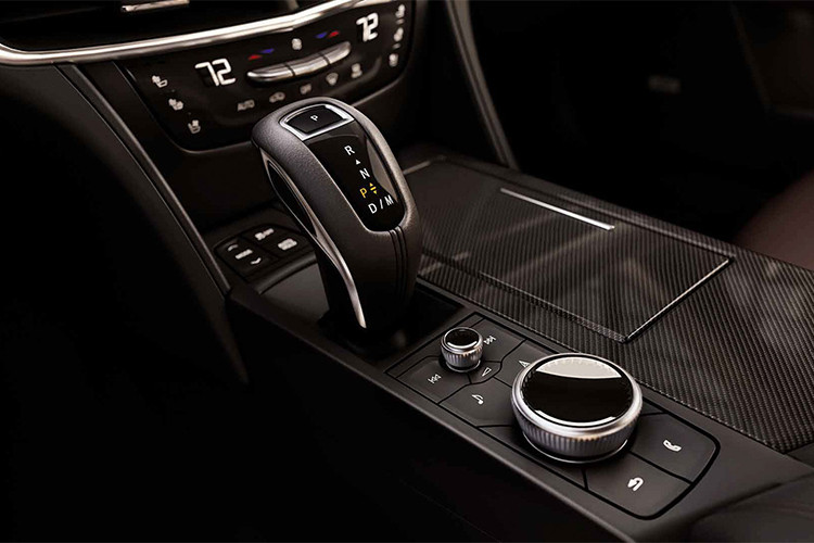 Tương tự như những động cơ từ các mẫu xe đối thủ đến từ Đức được sản xuất ở: Affalterbach (Mercedes-AMG), Munich (BMW-M) hay Ingolstadt (Audi Sport) - Động cơ xăng V8 4.2L tăng áp kép của Cadillac CT6 V-Sport cũng được lắp bằng tay tại nhà máy Bowling Green của GM ở thành phố Kentucky, Mỹ (nhà máy lắp siêu xe Chevrolet Corvette).