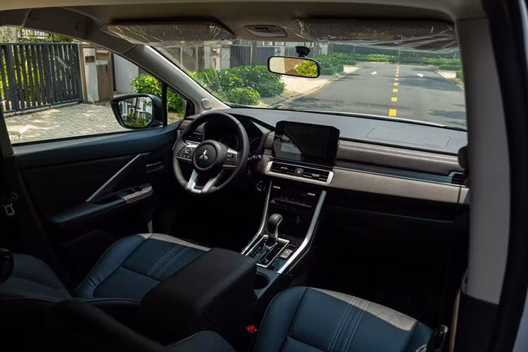 Mitsubishi Xpander khang dinh vi the 