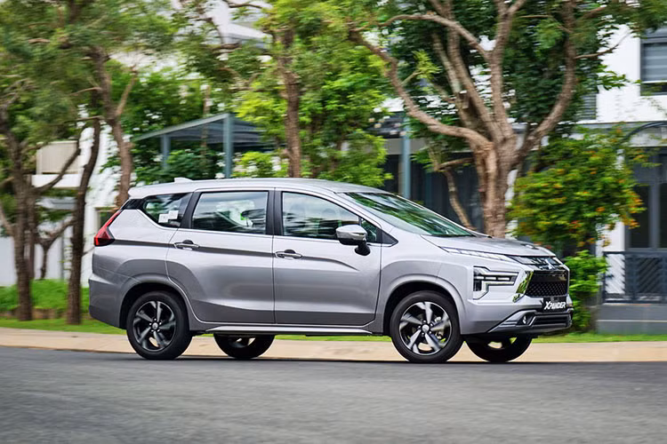 Mitsubishi Xpander khang dinh vi the 