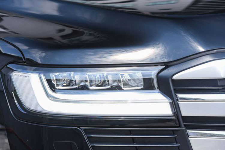 Như vậy, những khách hàng sở hữu Toyota Land Cruiser 2023 chính hãng không còn phải bỏ ra đến hàng trăm triệu đồng để "độ" lại chiếc xe yêu thích của mình sao cho có ngoại hình đẹp hơn và option đầy đủ hơn. 