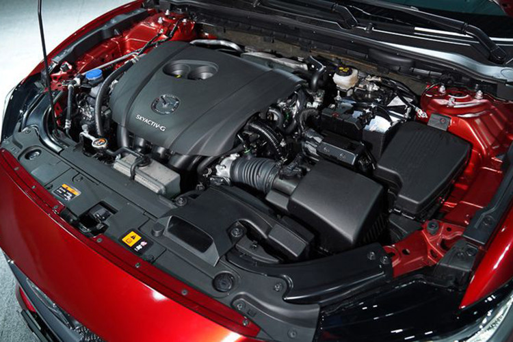 Do là bản nâng cấp giữa vòng đời, Mazda6 2020 vẫn giữ nguyên 2 tùy chọn động cơ. Đầu tiên là động cơ xăng 2.0L có công suất 154 mã lực tại tua máy 6.000 vòng/phút với mômen xoắn cực đại 200 Nm tại tua máy 4.000 vòng phút.