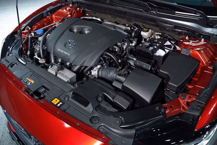 Do là bản nâng cấp giữa vòng đời, Mazda6 2020 vẫn giữ nguyên 2 tùy chọn động cơ. Đầu tiên là động cơ xăng 2.0L có công suất 154 mã lực tại tua máy 6.000 vòng/phút với mômen xoắn cực đại 200 Nm tại tua máy 4.000 vòng phút.