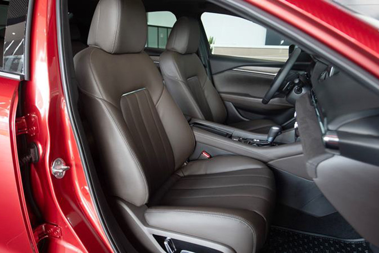 Về cơ bản, đây là gói tùy chọn bổ sung thêm các trang bị an toàn cho gói công nghệ i-Activsense trên Mazda6 2020, bao gồm: hệ thống hỗ trợ giữ làn đường LAS, hỗ trợ phanh thông minh trước/sau trong đô thị, hỗ trợ phanh thông minh ngoài đô thị, kiểm soát hành trình tích hợp radar thích ứng MRCC và hệ thống nhắc nhở người lái tập trung DAA.