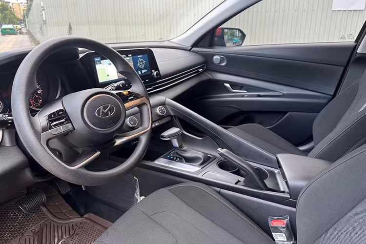 Hyundai Elantra VIN 2023 tai Viet Nam bat ngo giam 125 trieu dong-Hinh-3