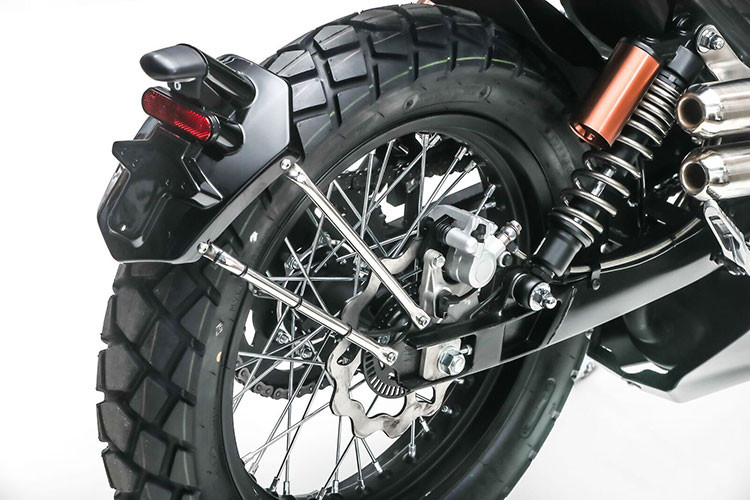 Mặc dù là một mẫu xe môtô cỡ nhỏ nhưng FB Mondial HPS 300 mới này cũng được trang bị hệ thống chống bó cứng ABS trước và sau.