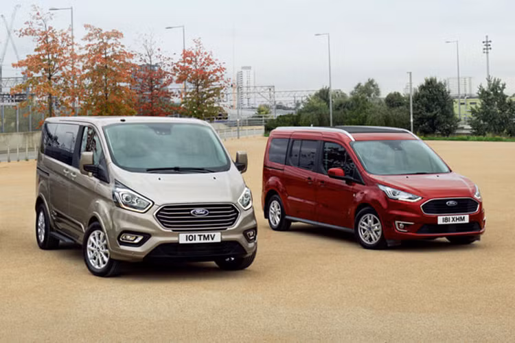 Hiện tại một số đại lý chính hãng ở Hà Nội đã bắt đầu nhận cọc cho mẫu xe MPV Ford Tourneo sắp ra mắt Việt Nam. Người dùng có nhu cầu mua Ford Tourneo chỉ cần đặt cọc một khoản tiền là 20 triệu đồng, thời gian giao xe dự kiến rơi vào khoảng tháng 5 hoặc tháng 6 tới đây.