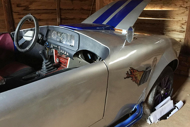 Được biết, ngay sau khi dọn lại chiếc xe với màu mới và nhiều chi tiết thân xe được làm đẹp, chủ nhân của chiếc Shelby Cobra 427 tự chế này cũng chào bán chiếc xe với mức giá 125 triệu đồng, do không có thời gian sử dụng. Sau khi rao bán, xe đã được khá nhiều người quan tâm.