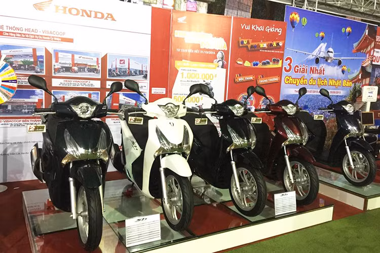 Cũng trong sự kiện lần này, Honda Việt Nam đã giới thiệu đến các khách hàng phía Nam mẫu Honda SHi phiên bản 2015 hoàn toàn mới.
