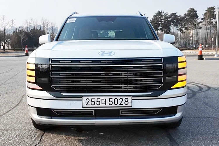 Dù mức giá xe Hyundai Palisade 2026 cụ thể chưa được công bố, mẫu SUV này hứa hẹn sẽ là một lựa chọn hấp dẫn cho những khách hàng đang tìm kiếm một chiếc xe rộng rãi, mạnh mẽ và nhiều công nghệ tiên tiến.