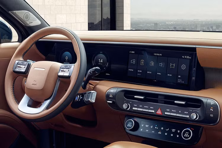 Palisade 2026 được trang bị đầy đủ các công nghệ hỗ trợ lái tiên tiến (ADAS). Xe có khả năng hỗ trợ lái trên đường cao tốc, tự động chuyển làn trên các tuyến đường được nhận diện, cùng với kiểm soát hành trình thích ứng và hỗ trợ giữ làn đường. Những tính năng này giúp nâng cao sự an toàn và tiện lợi khi vận hành xe trên đường dài.