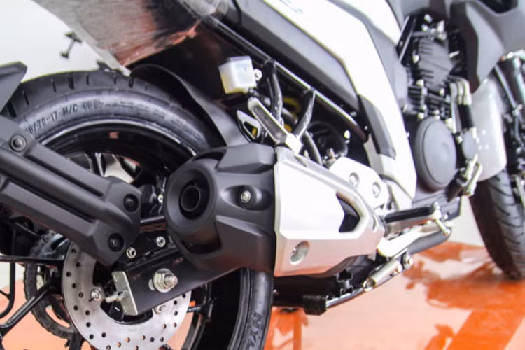 Nhìn chung, Yamaha FZ 25 phiên bản 2017 mới này vẫn giữ nguyên triết lý thiết kế như dòng FZ hiện tại. Tuy nhiên, những đường nét trên Yamaha FZ 25 trông "cơ bắp" hơn, đặc biệt là ở bình xăng và khu vực giữa xe. Nhắm đến đối tượng khách hàng là giới trẻ, trong độ tuổi từ 20-30