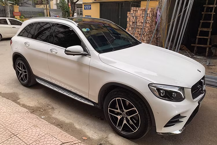 Mức giá đang được Hồng Đăng đưa ra cho chiếc Mercedes-Benz GLC 300 chạy chưa tới 17.000 km là hơn 2,1 tỷ đồng. Tuy nhiên, đây là mức giá chưa qua thương lượng vì nam diễn viên cũng đã hài hước kết thúc dòng trạng thái bằng cách tuyên bố "nhiệt đến đâu thì giảm đến đó nhé…"