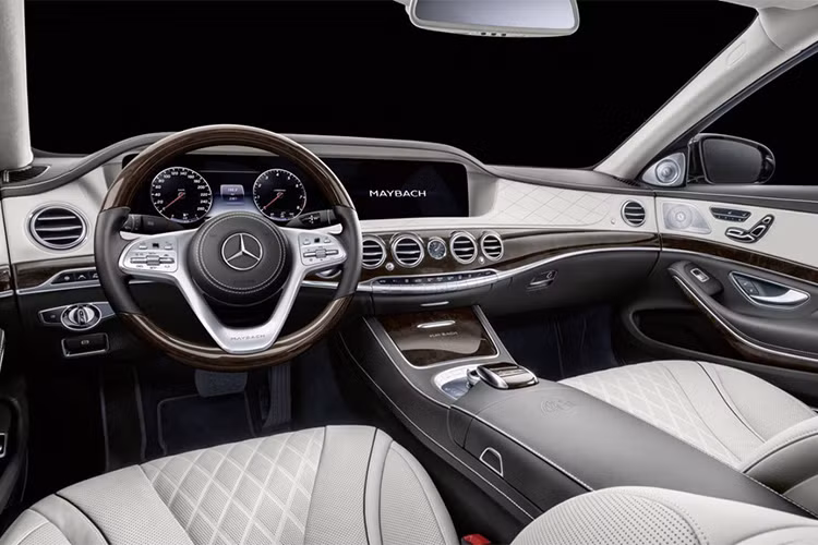 Hệ thống chơi nhạc độc lập cho cả hàng ghế trước và sau bên cạnh màn hình khoang hành khách sẽ kết nối trực tiếp tới camera trước để họ quan sát đường đi cũng như hành trình...