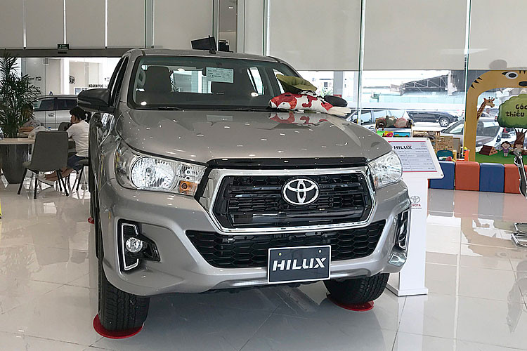 Xe ban tai Toyota Hilux ngung ban tai Viet Nam chi la... 