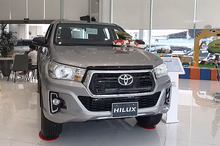Xe ban tai Toyota Hilux ngung ban tai Viet Nam chi la... 