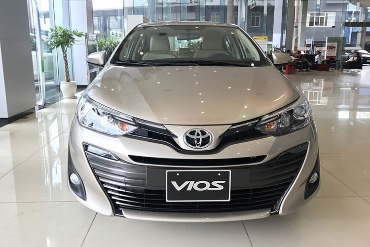 Xếp hạng thứ 6 trên trong Top 10 mẫu ôtô bán chạy nhất Việt Nam là Toyota Vios với 1.748 xe được tiêu thụ, tăng 152% so với tháng 9 trước đó. Kết quả này chưa thể giúp Toyota Vios trở lại ngôi đầu phân khúc khi sức ép cạnh tranh đang quá lớn.