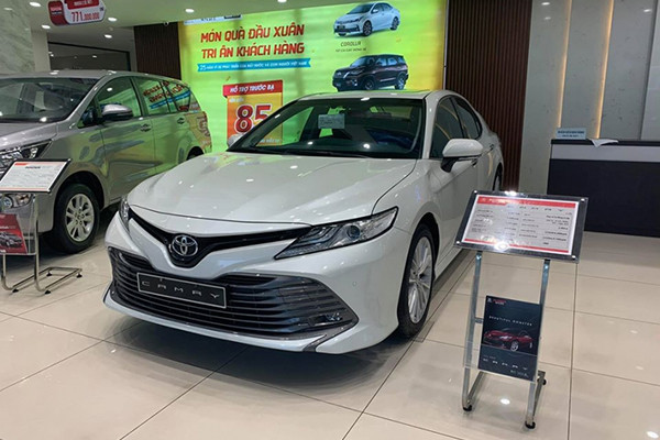 Toyota Camry 2020 tai Viet Nam bat ngo giam 25 trieu dong-Hinh-2