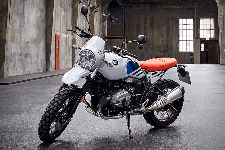 Theo hãng môtô BMW Motorrad, cảm hứng thiết kế của chiếc xe R nineT Urban G/S được lấy từ huyền thoại R80 G/S ra đời vào năm 1980. Nói cách khác, BMW R nineT Urban G/S đã đưa R80 G/S trở lại thời hiện đại với những công nghệ tiên tiến nhất.