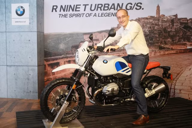 Tại triển lãm EICMA 2016 diễn ra vào tháng 11 năm ngoái, hãng BMW đã vén màn một thành viên mới của dòng môtô R nineT Urban G/S với thiết kế đậm chất cổ điển. Sau 7 tháng, hãng BMW đã quyết định đưa mẫu môtô này đến với thị trường Thái Lan nói riêng và Đông Nam Á.