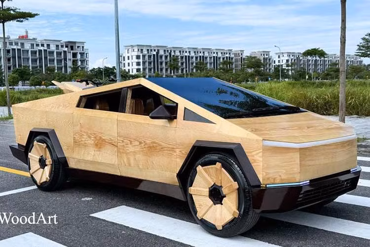 Mới đây, anh Trương Văn Đạo tới từ Bắc Ninh, hay còn được biết đến khi sở hữu kênh Youtube ND-WoodArt với những video chế tác xe ôtô bằng gỗ đình đám, đã công bố những hình ảnh về mẫu mô hình của chiếc bán tải điện Tesla Cybertruck bằng gỗ vô cùng độc đáo.