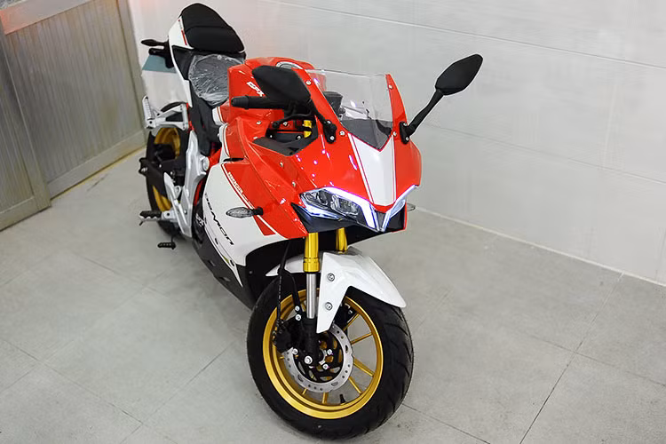 Tại Thái Lan, giá của mẫu xe GPX Demon 150GR bản 2018 khoảng 63,800 baht (tương đương 44,6 triệu đồng). Thương hiệu GPX Racing được thành lập vào năm 2007, bắt đầu sản xuất môtô GPX Racing vào năm 2009 và được xem là nhà sản xuất xe máy lớn thứ 3 tại đây.