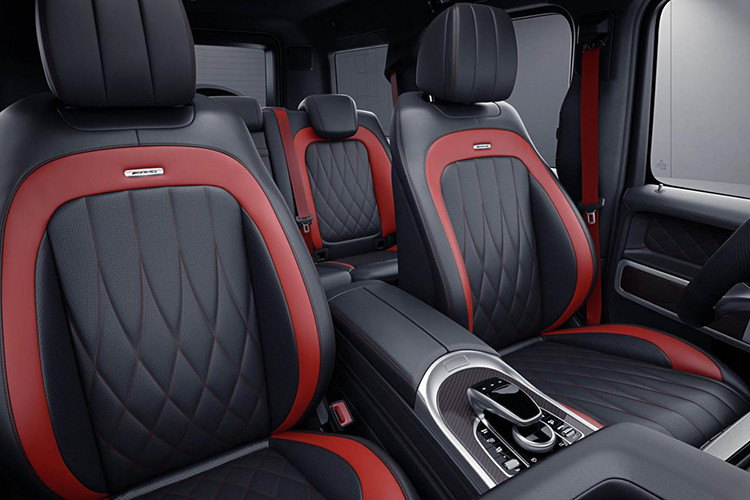 SUV hạng sang Mercedes-AMG G63 của Minh Nhựa cũng sẽ có hệ truyền động như 6 chiếc Mercedes-AMG G63 Edition 1 khác đang có mặt tại Việt Nam Xe sử dụng động cơ xăng V8, tăng áp kép, dung tích 4.0 lít, sản sinh công suất tối đa 577 mã lực và mô-men xoắn cực đại 850 Nm tại dải tua máy 2.500 - 3.500 vòng/phút.