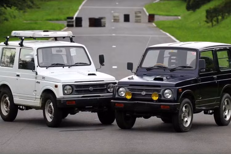 Tại Nhật Bản, Mercedes-AMG G63 6x6 không chỉ rất hiếm mà còn đắt. Giá của một chiếc Mercedes-AMG G63 6x6 "xịn" có giá lên đến 700.000 USD (tương đương 15,9 tỷ đồng), tại xứ sở hoa anh đào. Do đó, nhóm sinh viên kể trên đã tạo ra chiếc Mercedes-AMG G63 6x6 với chi phí chỉ 9.000 USD (tương đương khoảng 204 triệu đồng). 