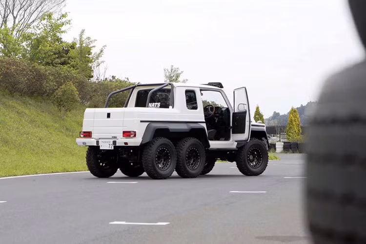 Nhóm sinh viên chỉ cải tiến hệ thống phanh và phun nhiên liệu vì Mercedes-AMG G63 6x6 tự chế có chiều dài cũng như số trục thay đổi so với Suzuki Jimny. Dù sao, chiếc Mercedes-AMG G63 6x6 tự chế của nhóm sinh viên này cũng đã thành công trong việc gây bất ngờ trong sự kiện Tokyo Auto Salon diễn ra tại Nhật Bản.