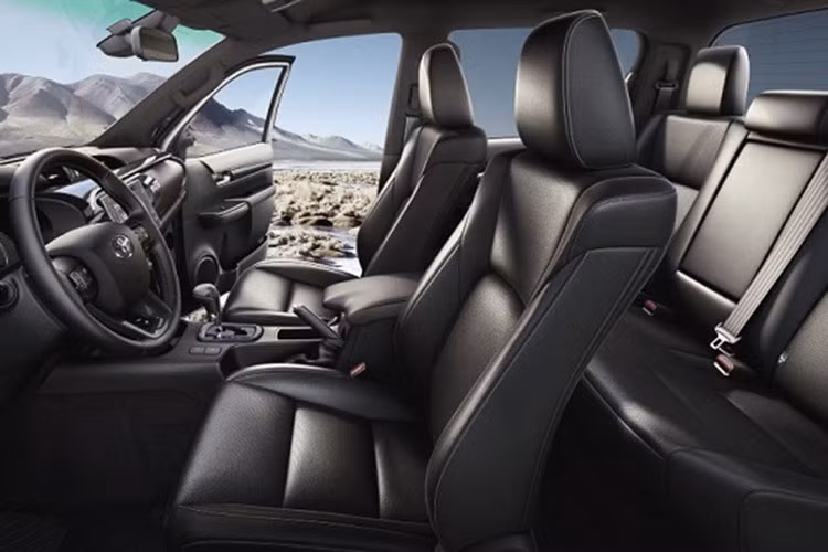 Ngoài hệ thống lái chỉnh điện, hãng xe Toyota còn dự định bổ sung công nghệ cân bằng điện tử VSC nâng cấp cho Fortuner thế hệ mới. Hiện Toyota Fortuner đã có hệ thống cân bằng điện tử nhưng công nghệ mới sẽ giúp xe đương đầu với nhiều loại địa hình hơn.