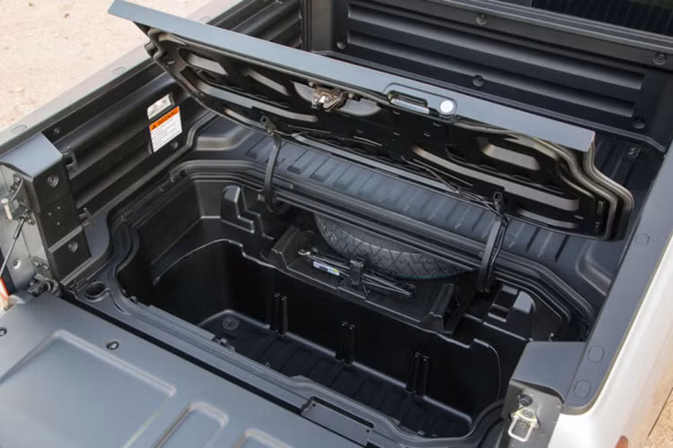 Với những trang bị mới, hiện đại - Honda Ridgeline 2017 được xem là một trong những mẫu xe nóng nhất, có thể cạnh tranh với các mẫu xe mới như Chevrolet Colorado, GMC Canyon, Tacoma ở thị trường Mỹ.