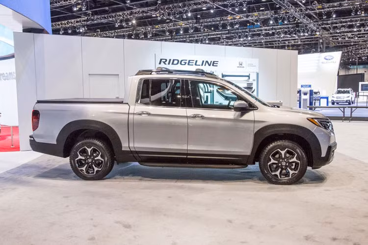 Ở Ridgeline 2017, Honda thiết kế thùng xe có khả năng chống nước, kèm ngăn chứa đồ bên dưới có khóa và lỗ thoát nước giúp vệ sinh dễ dàng hơn.