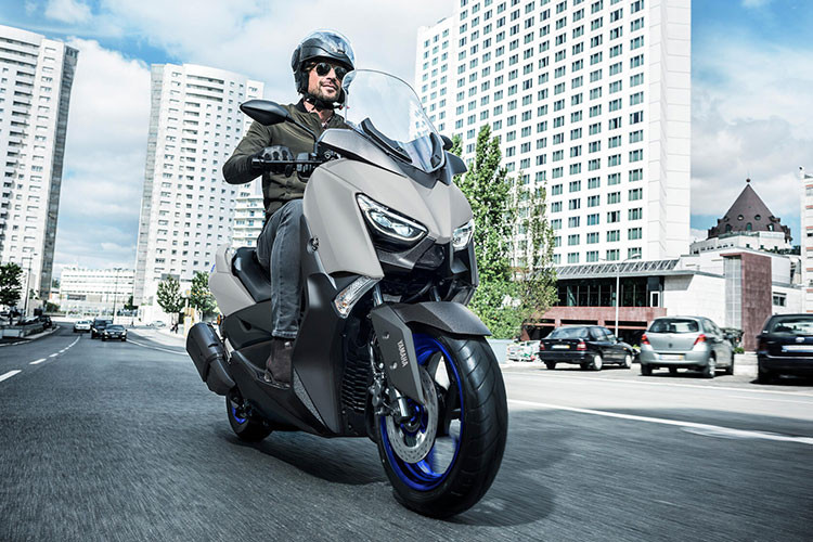 Hiện tại, giá xe Yamaha XMAX 300 2021 tại Đài Loan vẫn chưa được tiết lộ. Thế nhưng, tại thị trường Châu Âu thì mẫu xe tay ga maxi-scooter tầm trung này đang có giá bán khoảng 130 triệu đồng và có nhiều khả năng sẽ đánh chiếm thị trường Đông Nam Á trong thời gian tới.