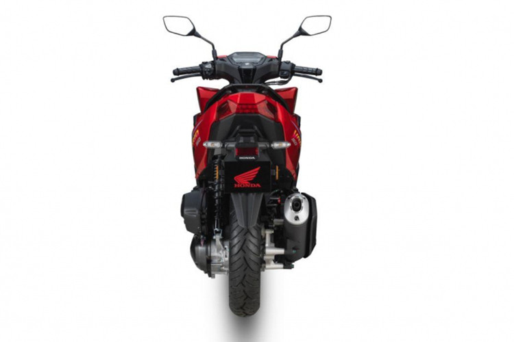 Về ngoại hình, mẫu xe ga Vario 2025 mới nhà Honda vẫn sử dụng hệ thống đèn LED toàn phần và màn hình LCD kỹ thuật số hiển thị đầy đủ thông tin cần thiết.