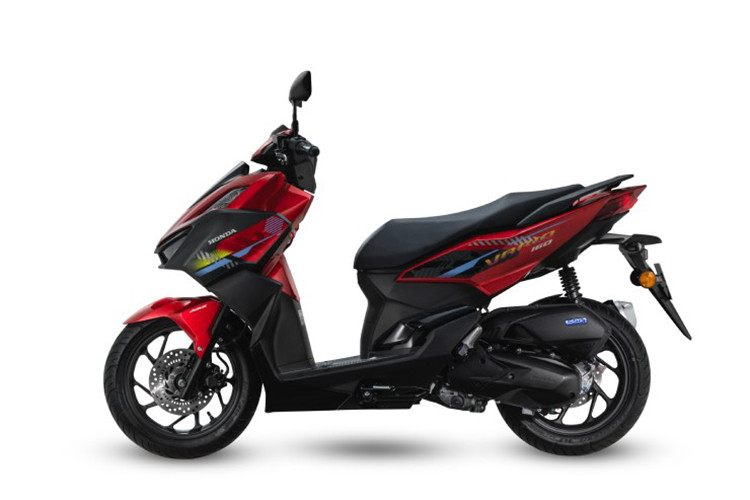 Các tùy chọn màu mới của mẫu xe ga Honda Vario bản 2025 nâng cấp bao gồm Xanh dương và Đỏ, trong khi phiên bản cao cấp của Honda Vario 160 năm 2024 vẫn giữ nguyên màu Xanh lục và Xanh mờ.