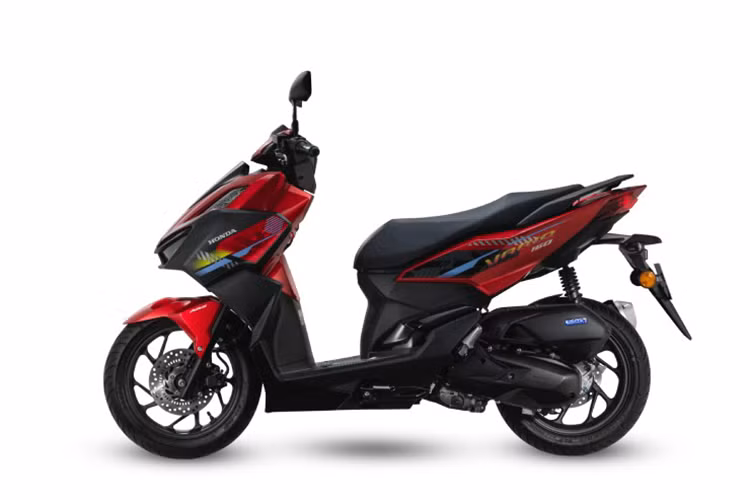 Các tùy chọn màu mới của mẫu xe ga Honda Vario bản 2025 nâng cấp bao gồm Xanh dương và Đỏ, trong khi phiên bản cao cấp của Honda Vario 160 năm 2024 vẫn giữ nguyên màu Xanh lục và Xanh mờ.