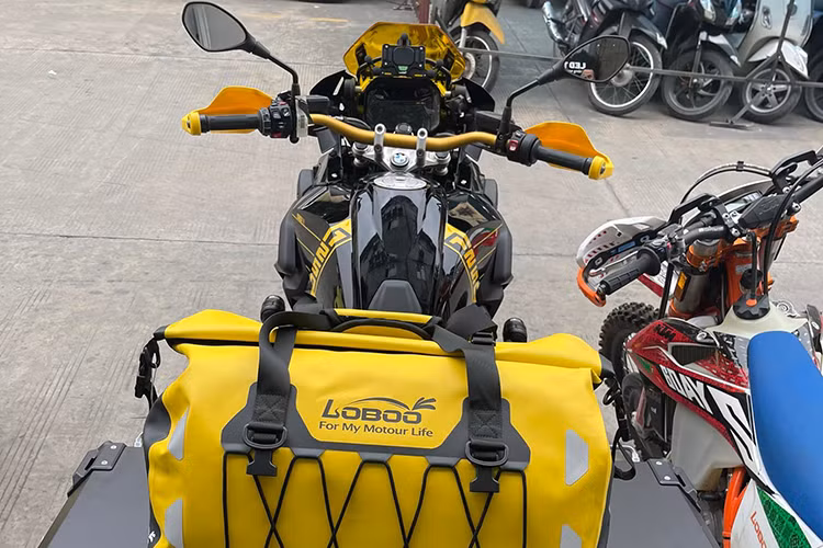 Ở công nghệ điện tử hỗ trợ, bộ đôi BMW R1250GS và R1250GS Adventure 40 Years GS Edition đặc biệt này đều được trang bị hệ thống kiểm soát lực kéo, ABS Pro, phanh khẩn cấp, ga tự động,...