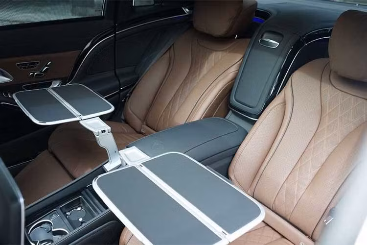 Trước đây, mẫu xe hạng sang Mercedes-Maybach S400 phiên bản cũ cũng được trang bị khối động cơ tương tự như bản nâng cấp. Tuy nhiên, động cơ của Mercedes-Maybach S400 chỉ đồng hành với hộp số tự động 7 cấp.