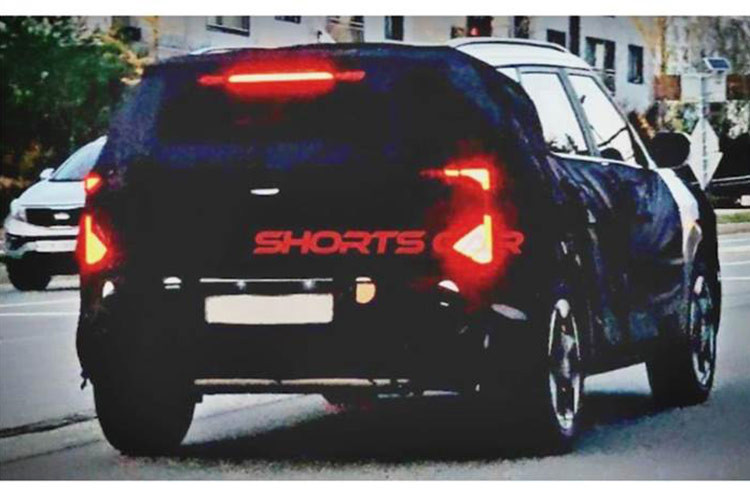 Về phần động cơ, Kia Seltos thế hệ mới dự kiến tiếp tục sử dụng các tùy chọn hiện có, bao gồm: Động cơ xăng hút khí tự nhiên 1.5L. Động cơ xăng tăng áp 1.5L. Động cơ diesel tăng áp 1.5L. Các tùy chọn hộp số sẽ được giữ nguyên như phiên bản hiện tại, đảm bảo khả năng vận hành ổn định và tin cậy.